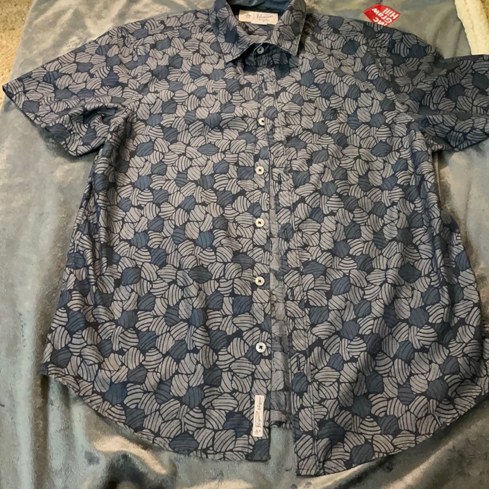 Men’s dark blue and grey short sleeve shirt